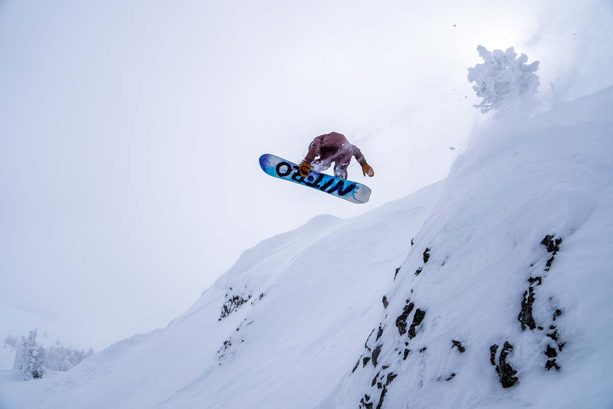 Flylow Avery women's snowboard jacket (heel grab)